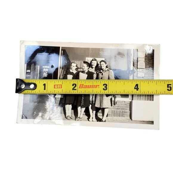 Vtg Girlfriends Posing Together at Store Front Original Monochrome Photography - Picture 3 of 4